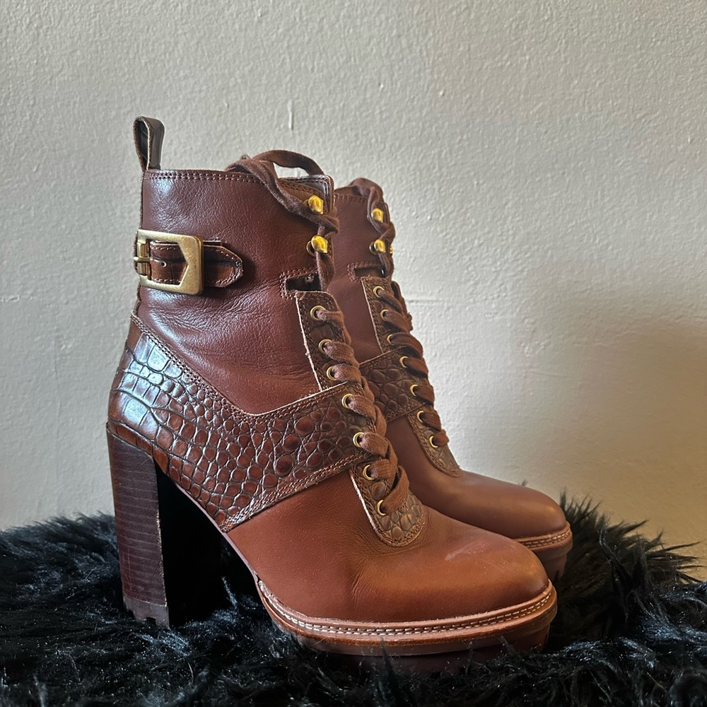 Vince Camino Elegant Brown Leather Ankle Boots